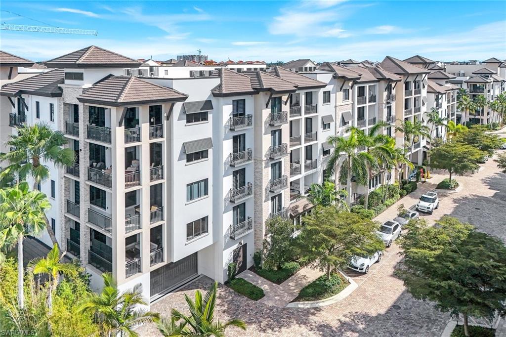 NAPLES SQUARE - Residential