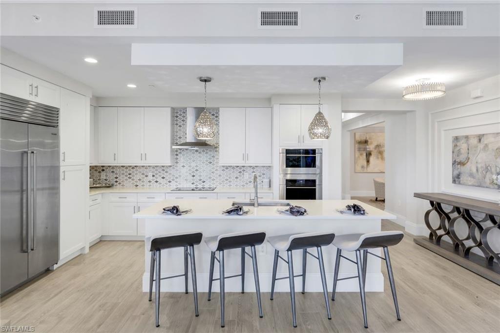 NAPLES SQUARE - Residential