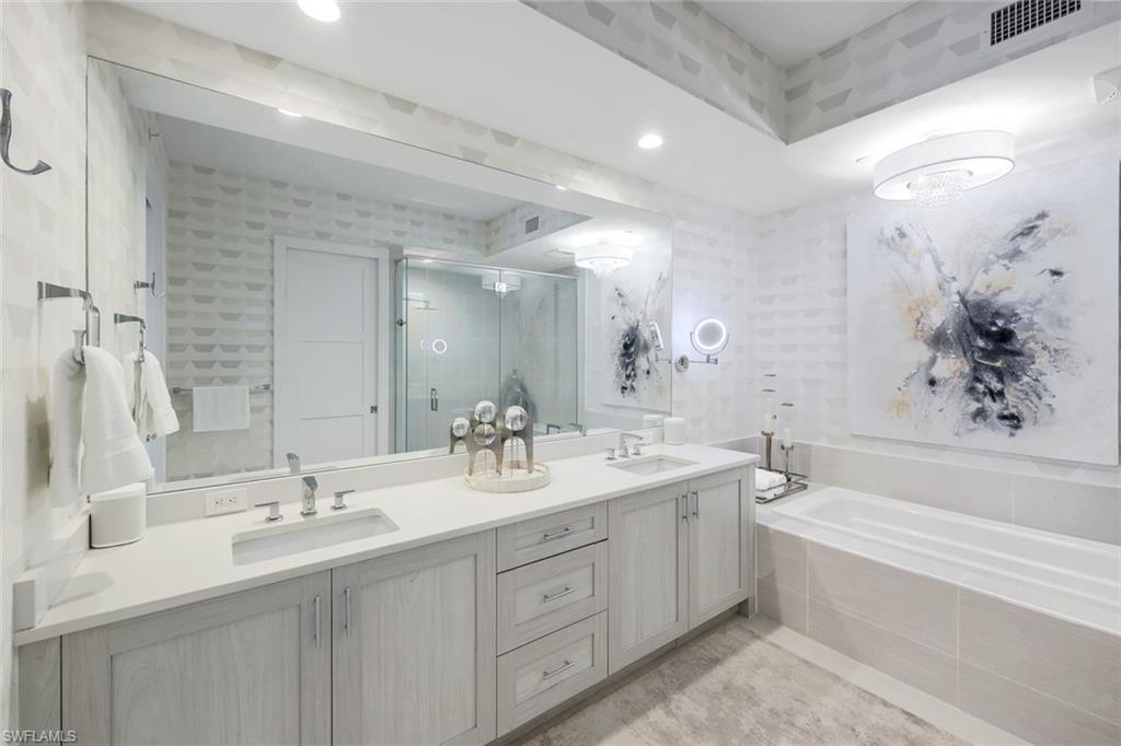 NAPLES SQUARE - Residential