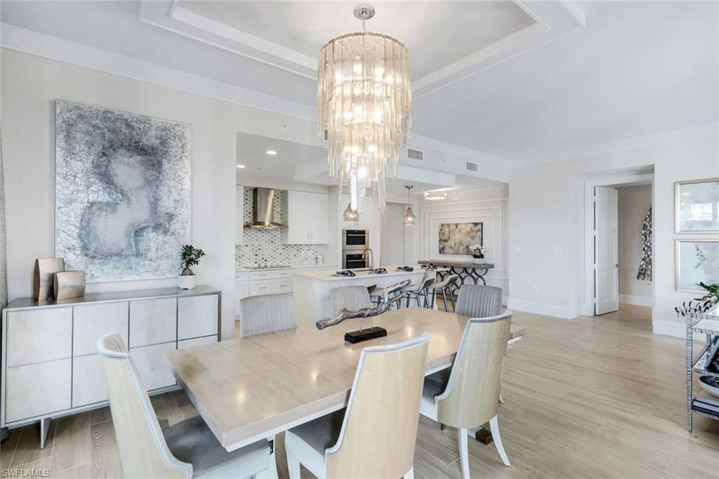 NAPLES SQUARE - Residential