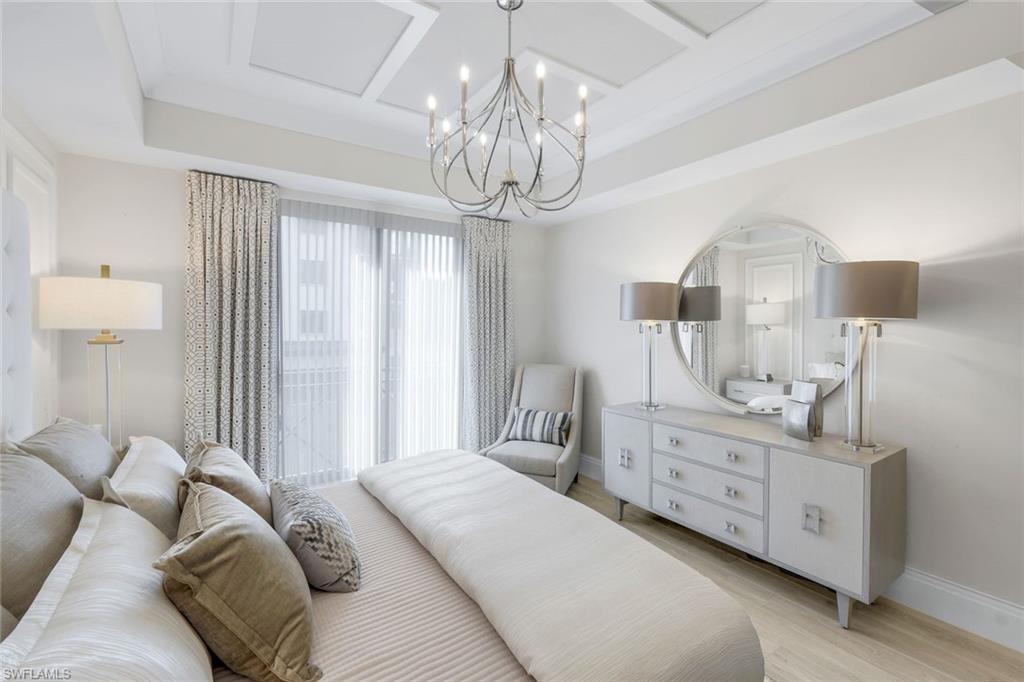 NAPLES SQUARE - Residential