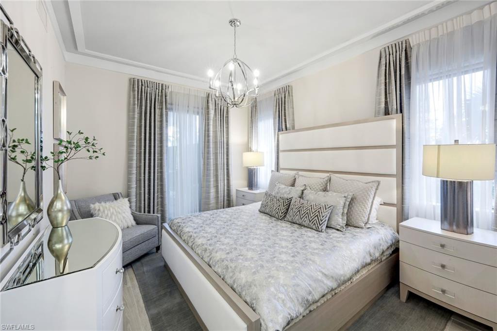 NAPLES SQUARE - Residential