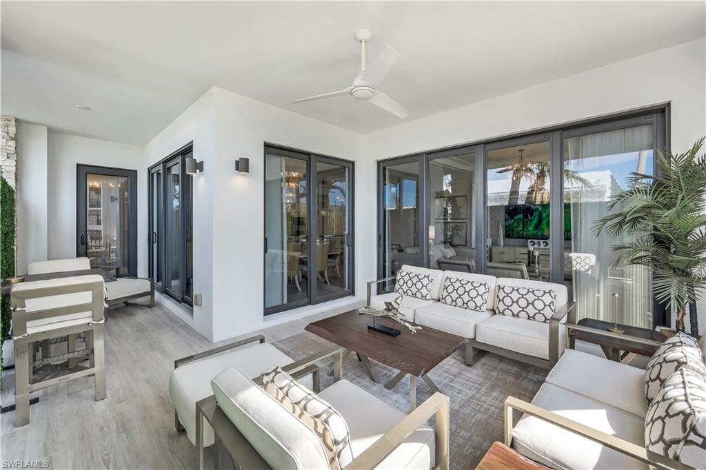 NAPLES SQUARE - Residential