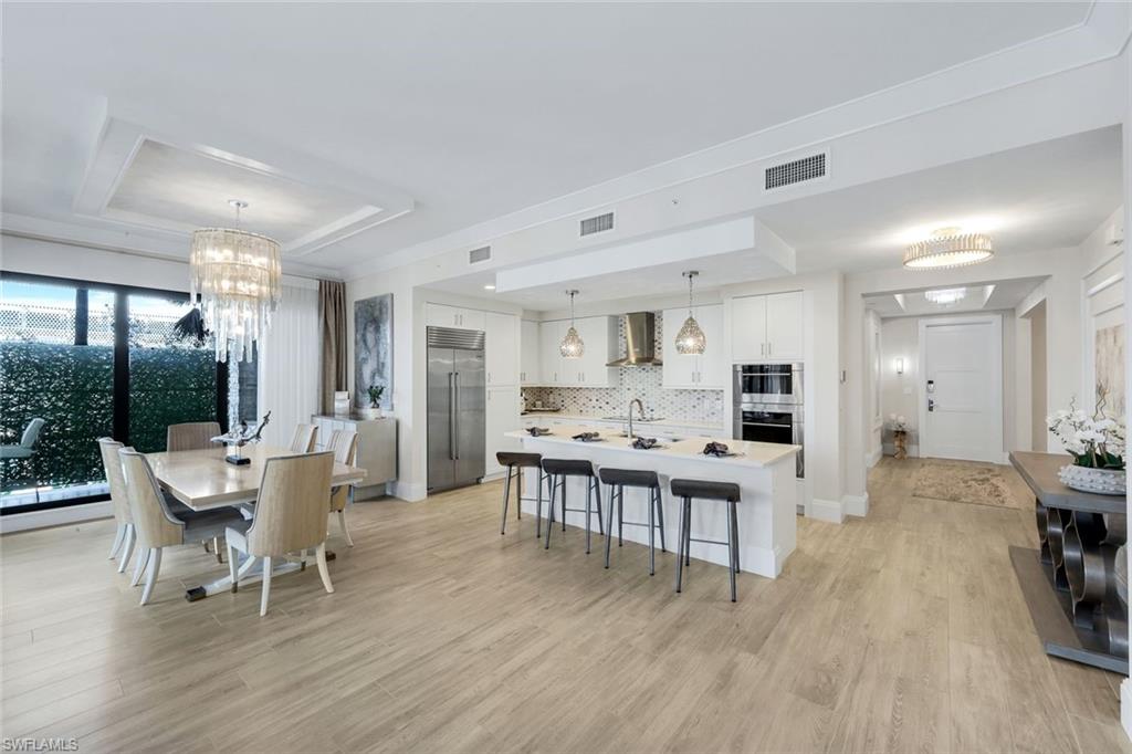 NAPLES SQUARE - Residential