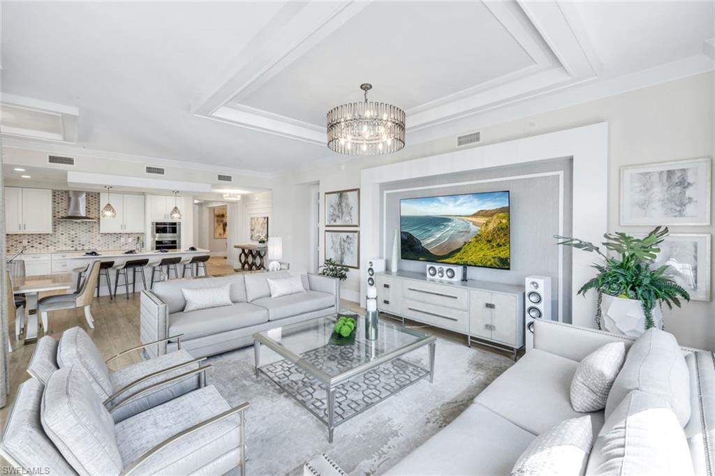 NAPLES SQUARE - Residential