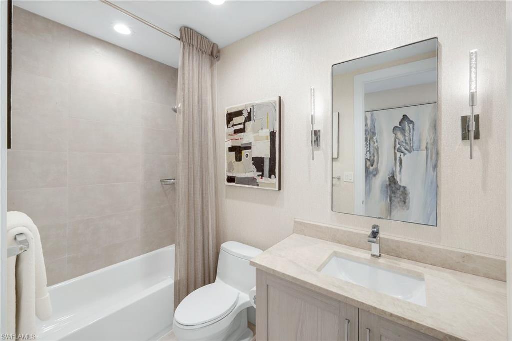 NAPLES SQUARE - Residential