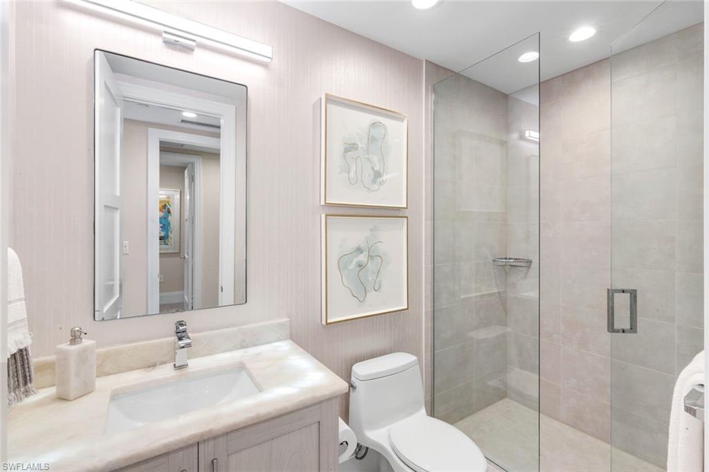 NAPLES SQUARE - Residential