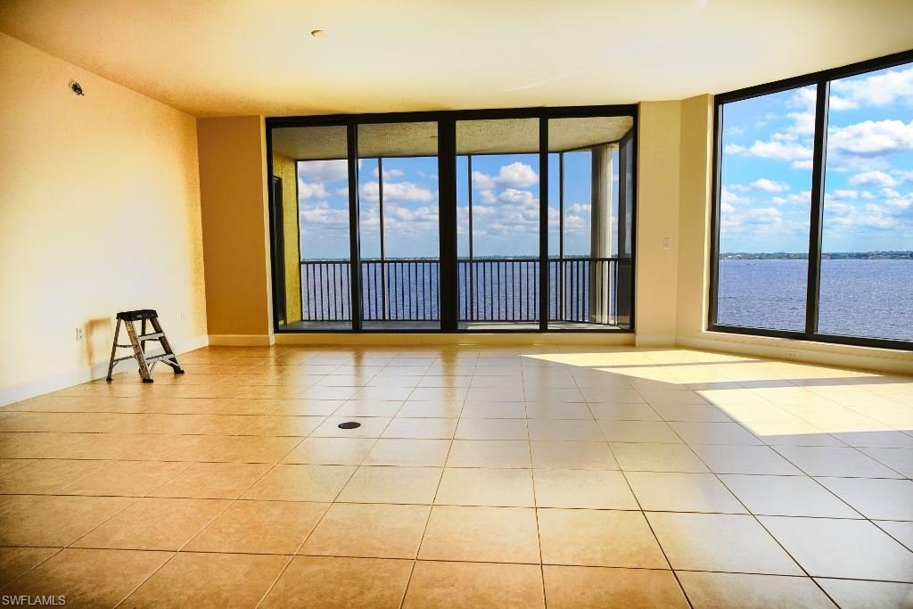 PARKSIDE CONDO - Residential