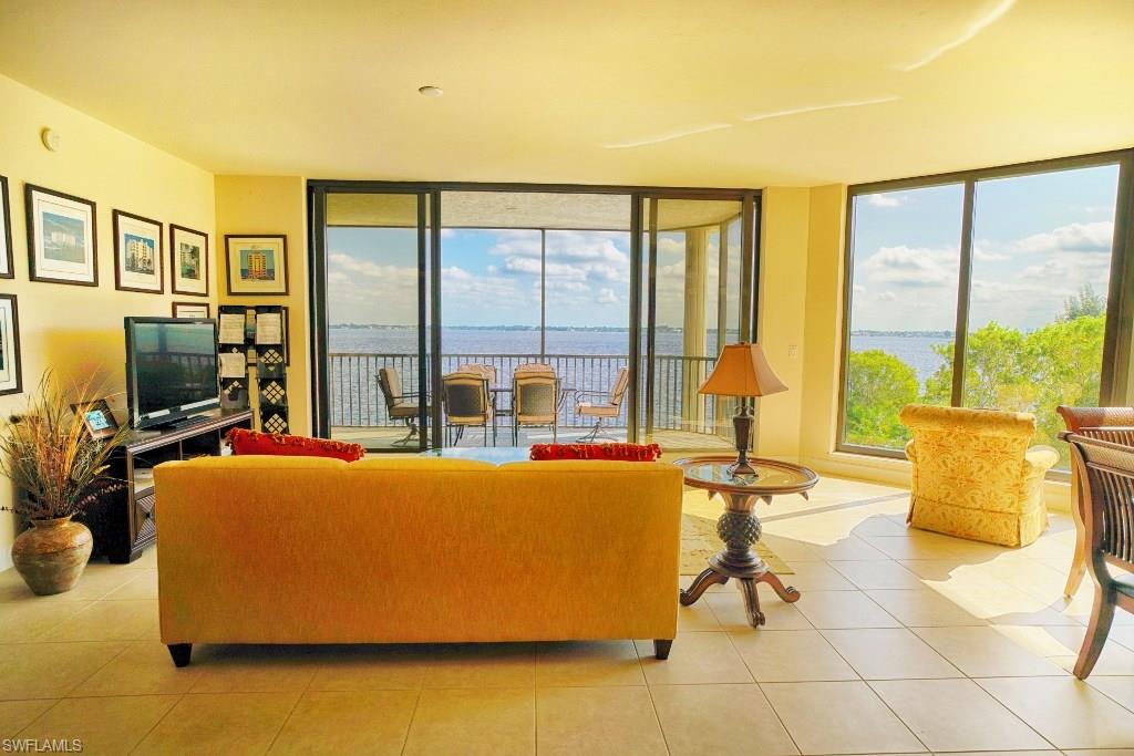 PARKSIDE CONDO - Residential