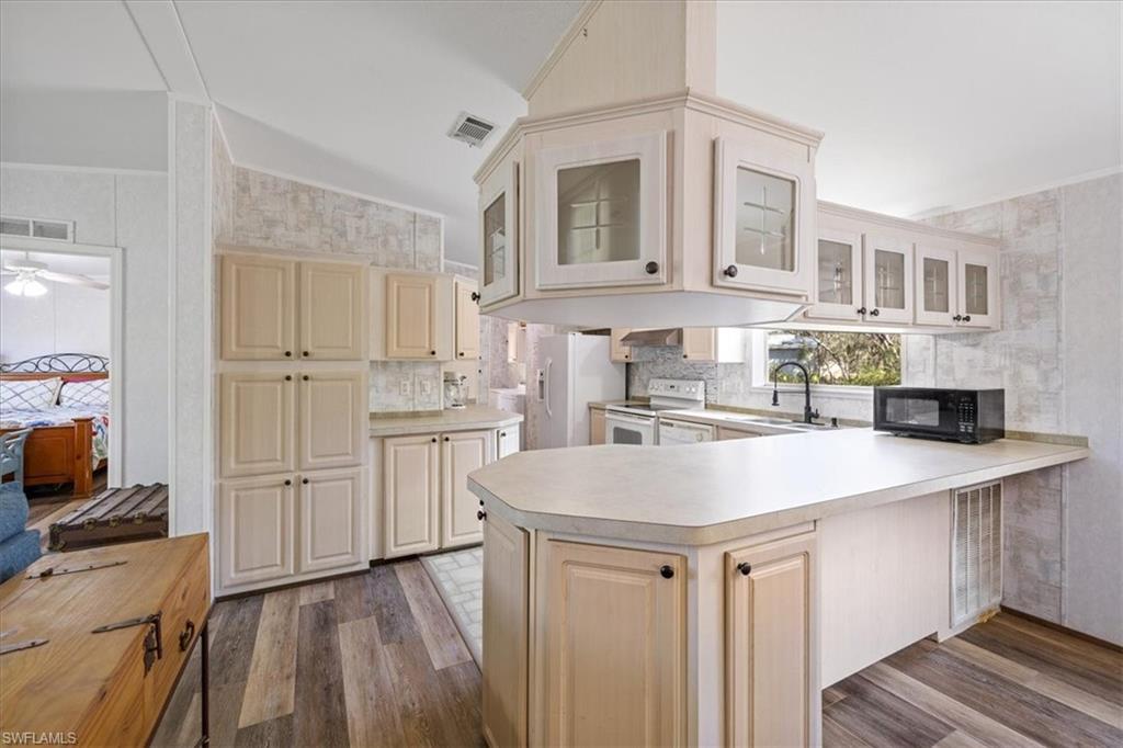 TALL PINES - Residential