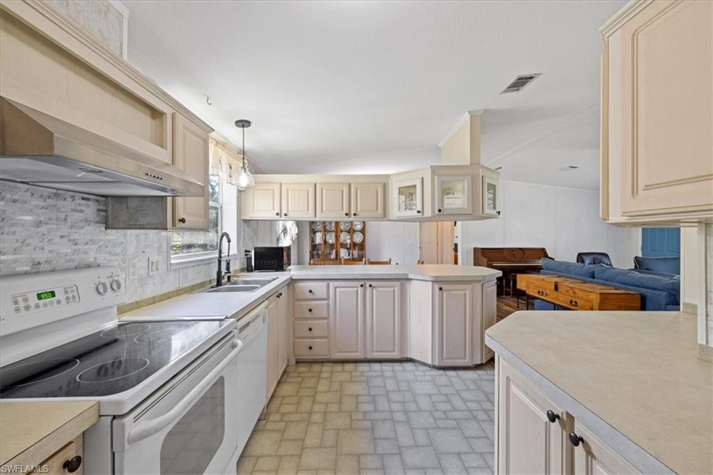 TALL PINES - Residential