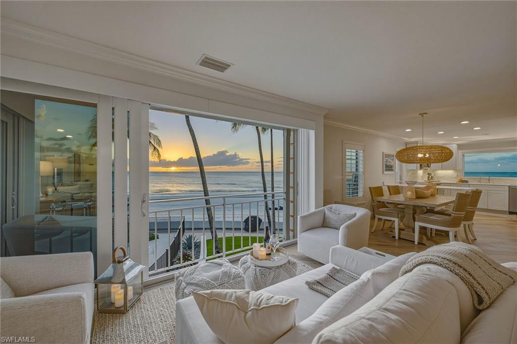 2401 Gulf Shore BLVD N 8