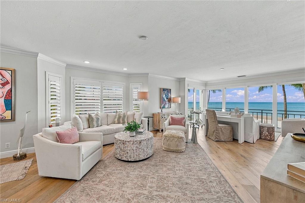 2401 Gulf Shore BLVD N 8