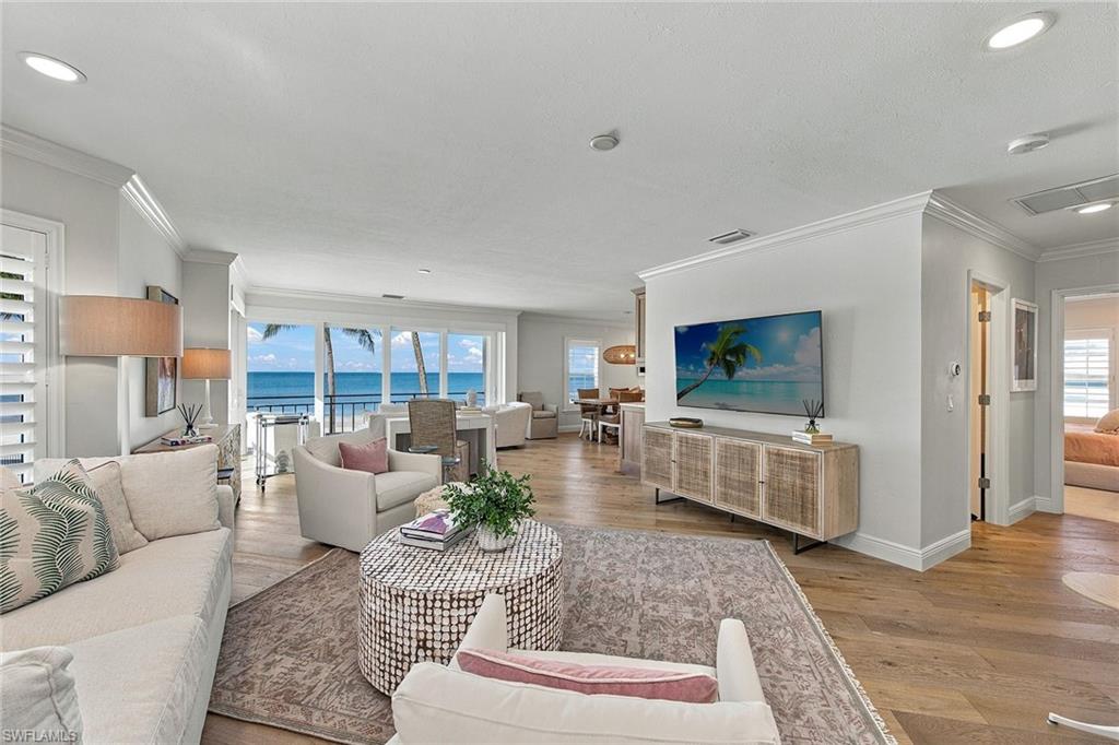 2401 Gulf Shore BLVD N 8