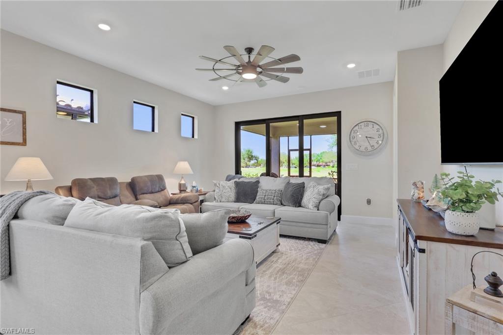 COUNTRY CLUB - Residential