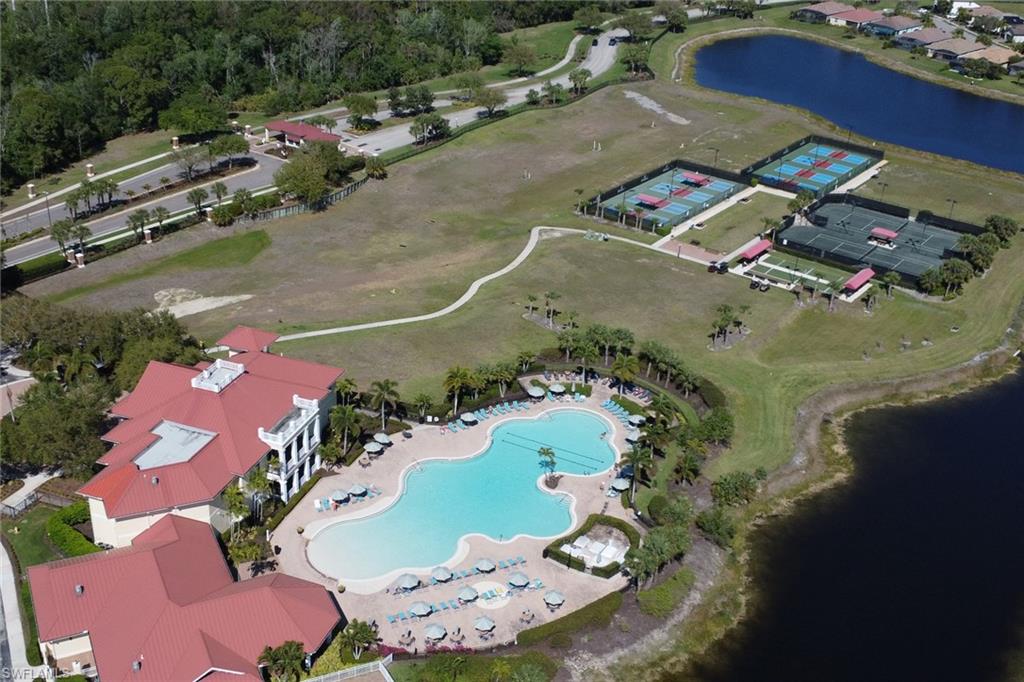 COUNTRY CLUB - Residential