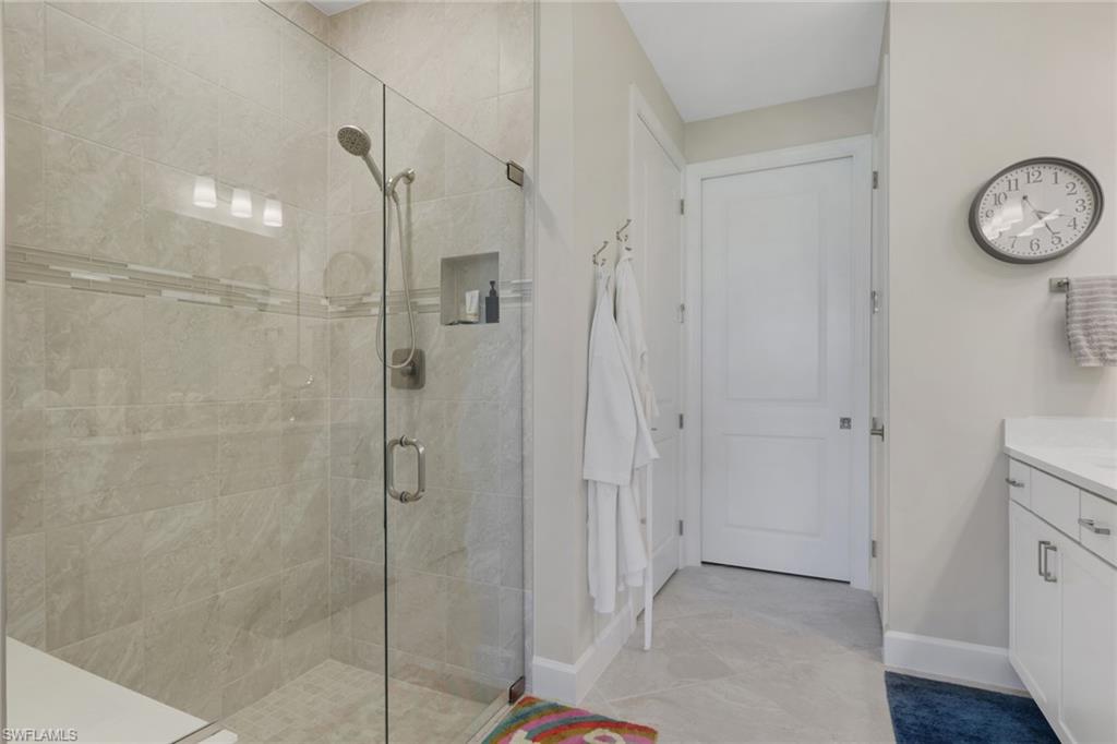 COUNTRY CLUB - Residential