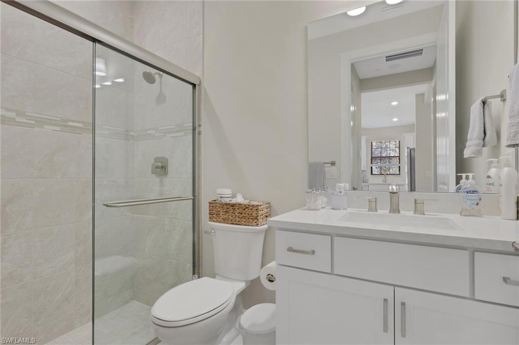 COUNTRY CLUB - Residential