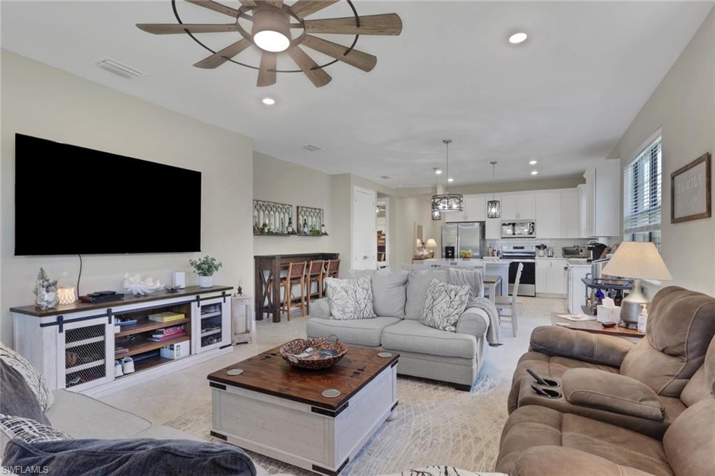 COUNTRY CLUB - Residential