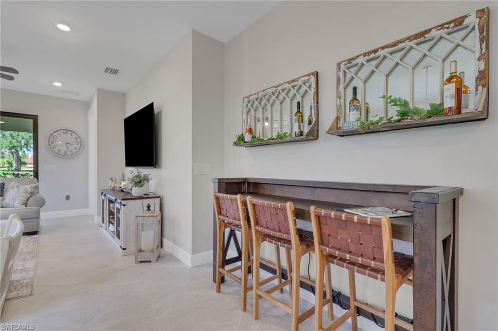 COUNTRY CLUB - Residential