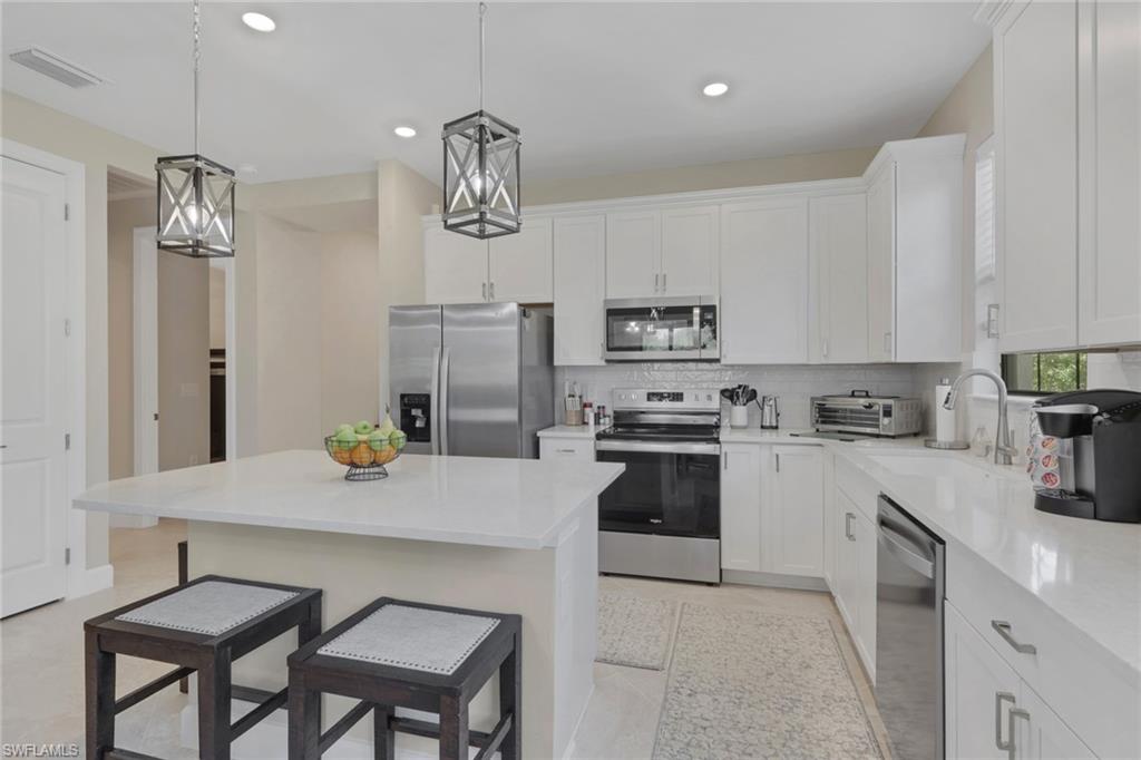 COUNTRY CLUB - Residential