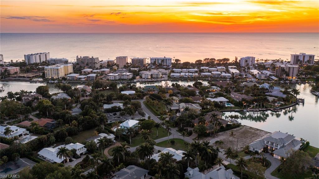 MOORINGS - Residential