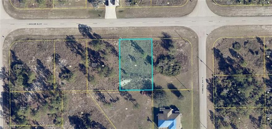 Residential building lot on a nicely paved street. Excellent location just minutes to SR 82, I-75 and Ft Myers.