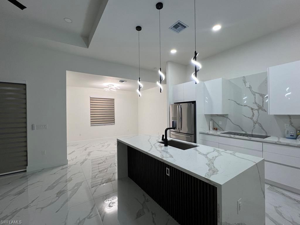 TWIN LAKES - Residential