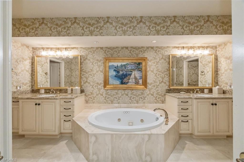 CARLYSLE AT BAY COLONY - Residential