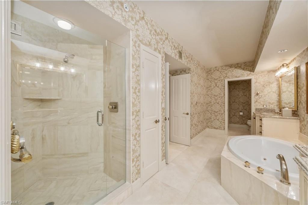 CARLYSLE AT BAY COLONY - Residential