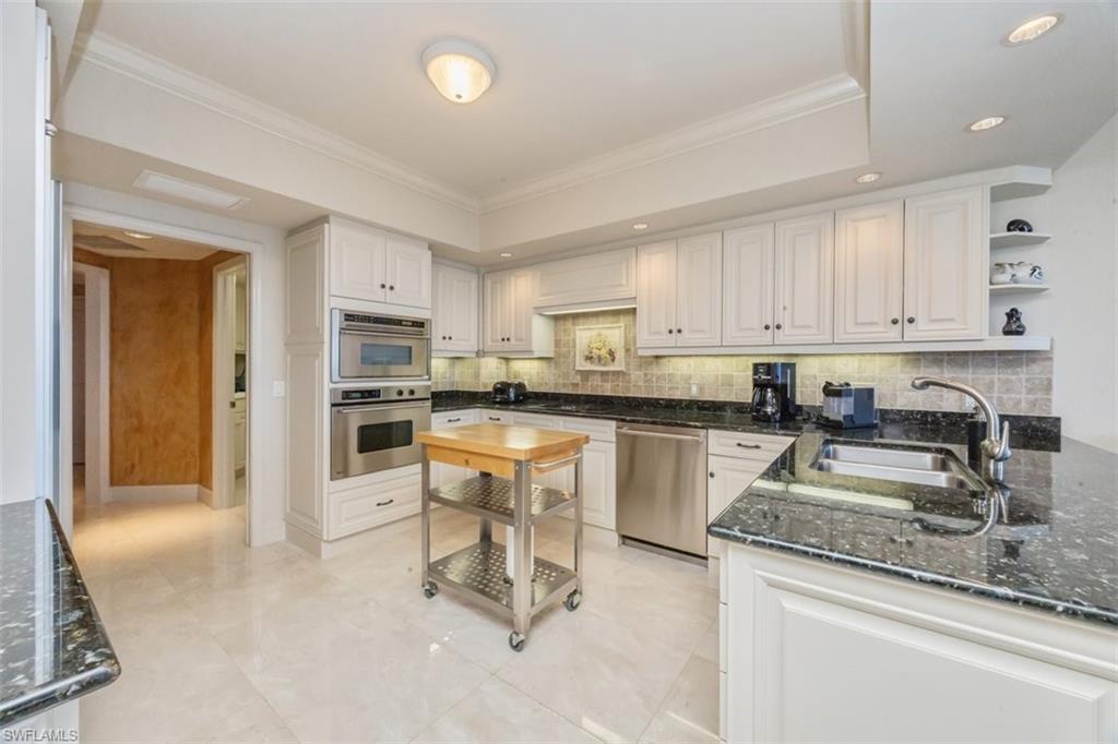 CARLYSLE AT BAY COLONY - Residential