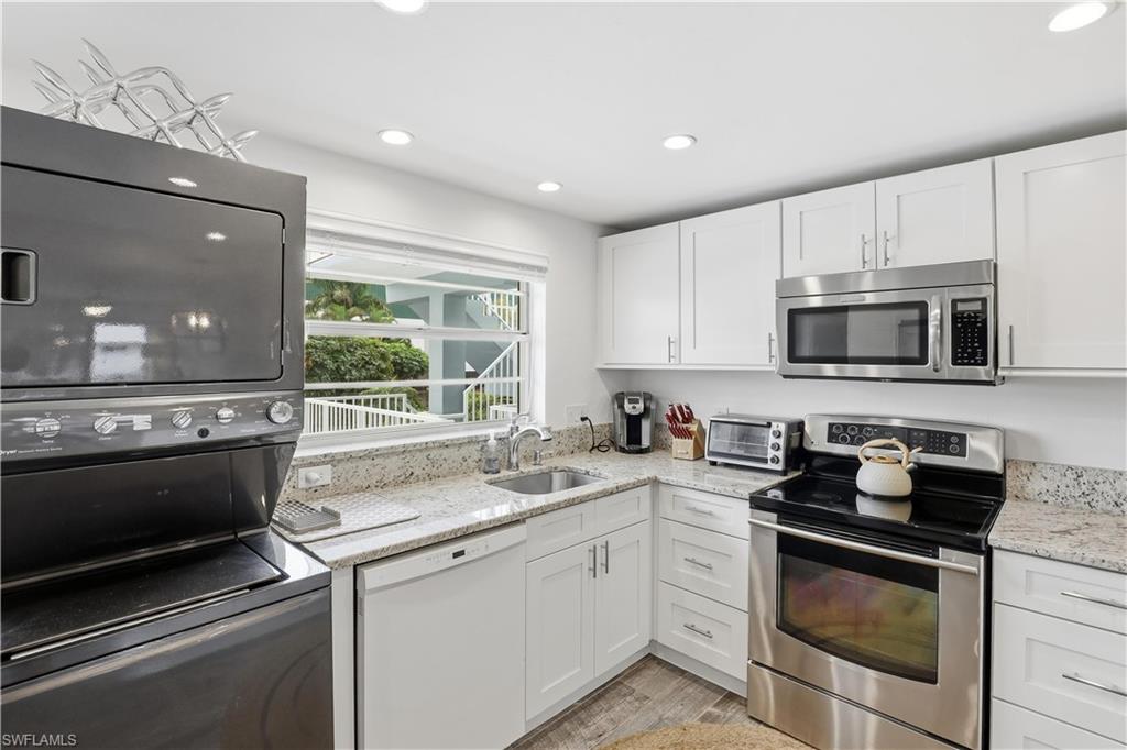 MARINA MANOR - Residential