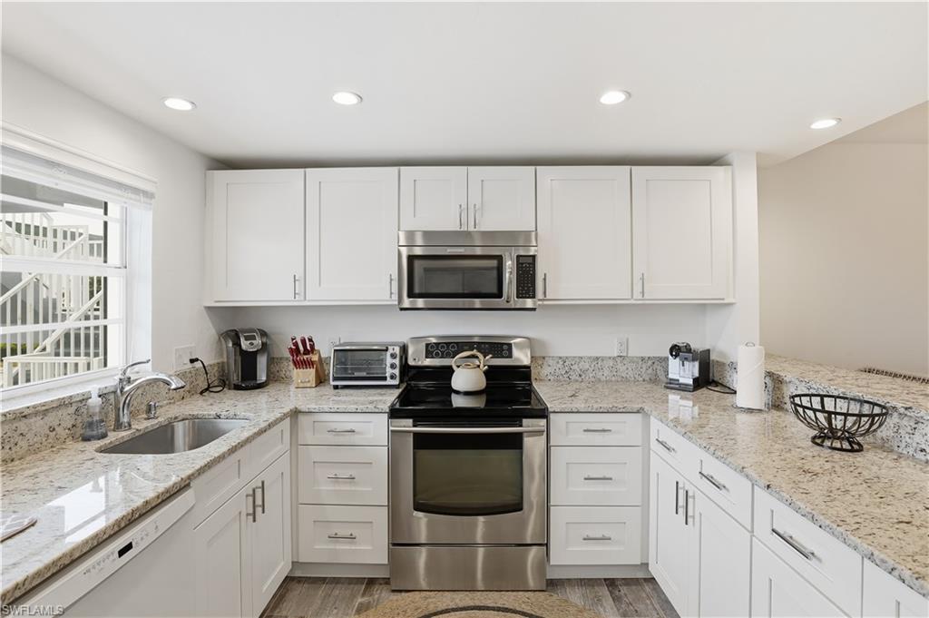 MARINA MANOR - Residential