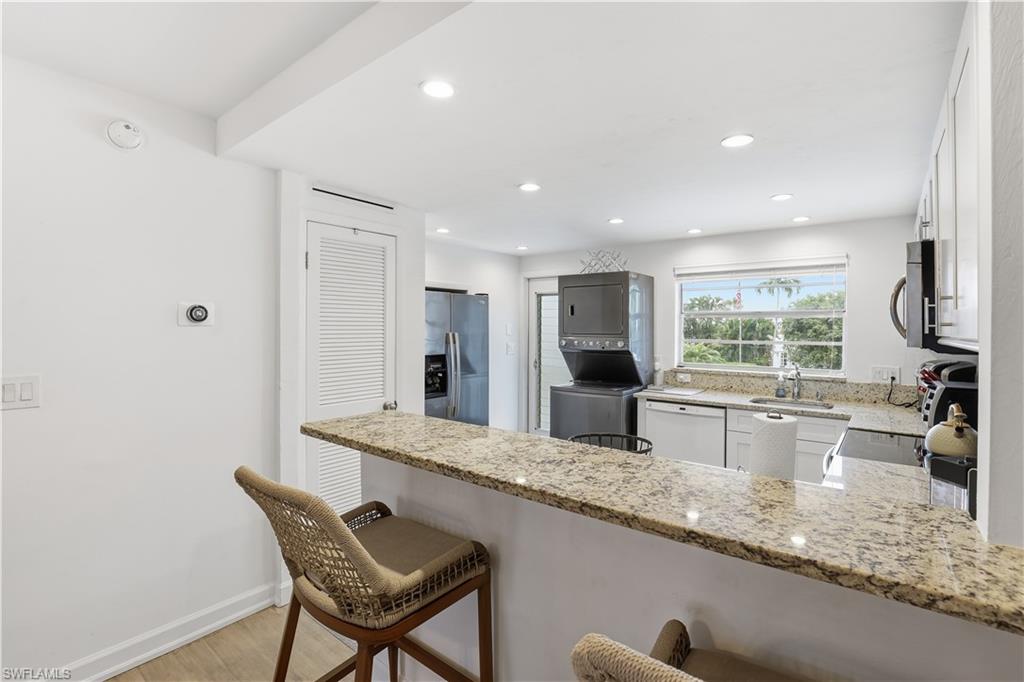 MARINA MANOR - Residential