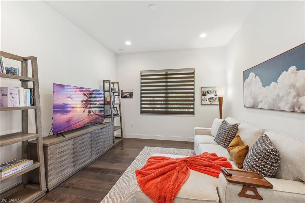 VALENCIA TRAILS - Residential