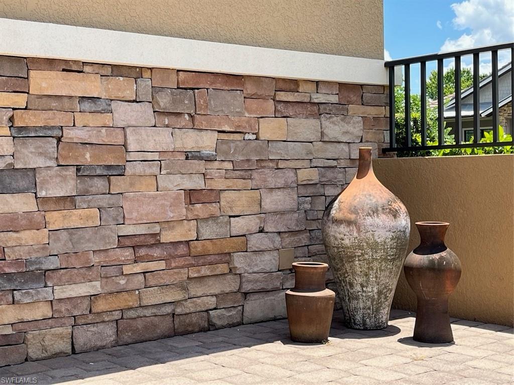 COUNTRY CLUB - Residential