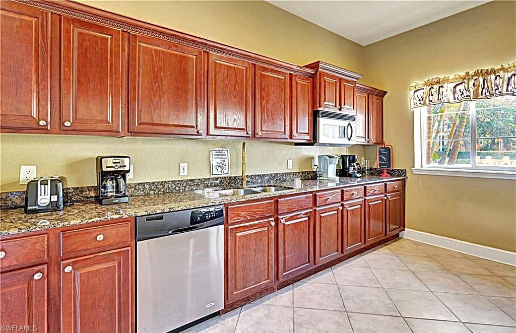 ROYAL GREENS - Residential