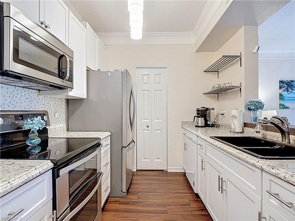 ROYAL GREENS - Residential