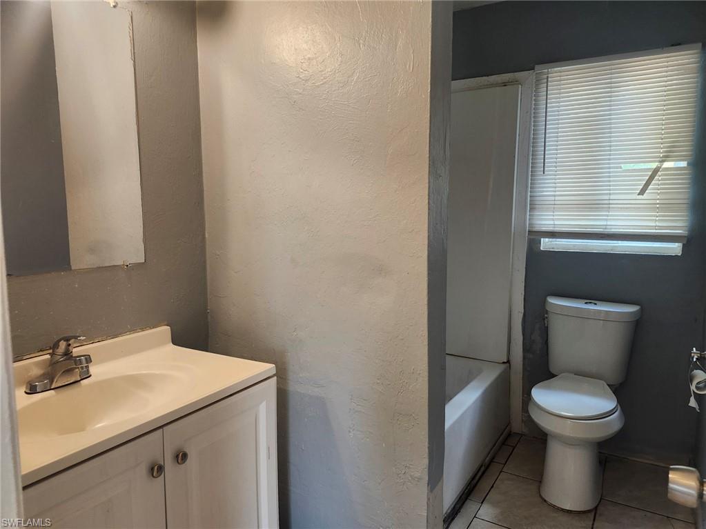 FORT MYERS SHORES - Residential