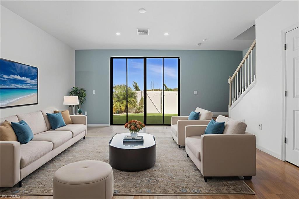 PORTICO - Residential