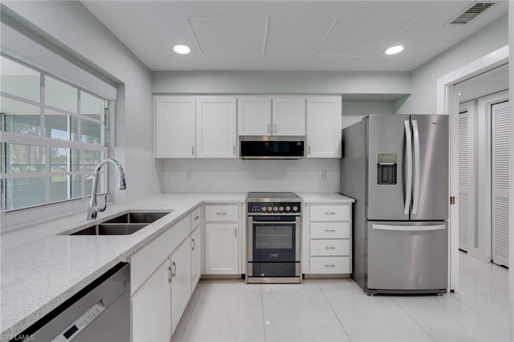 LAKEWOOD VILLAS - Residential