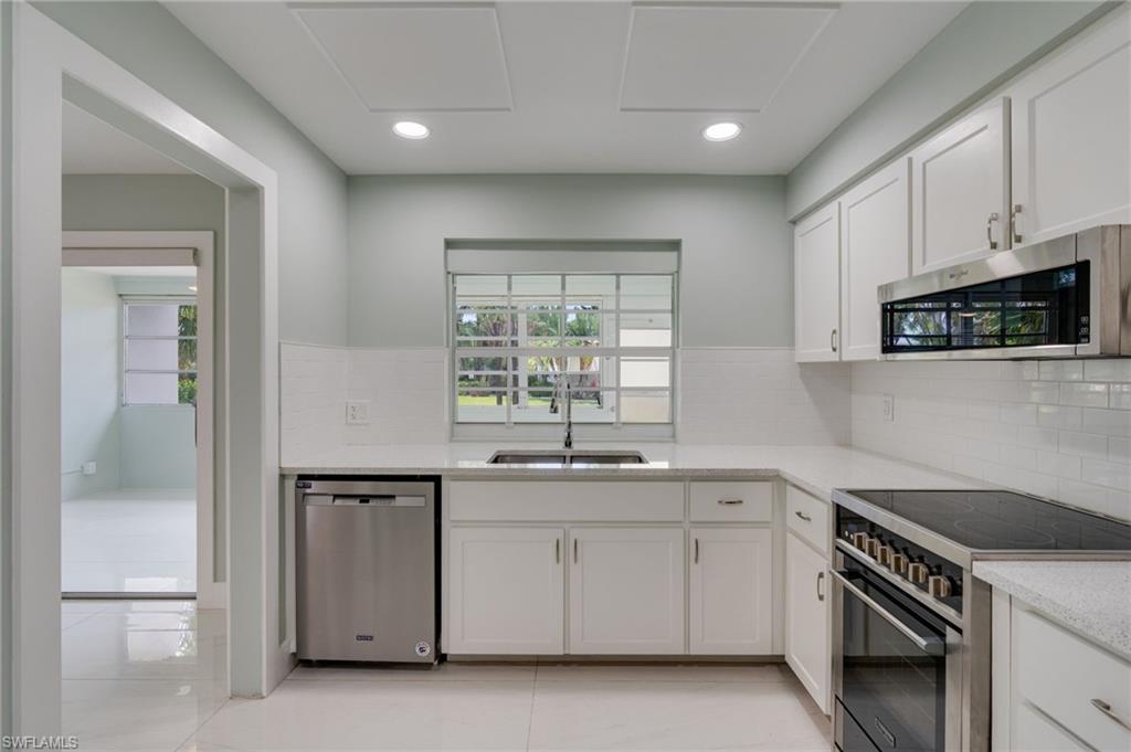 LAKEWOOD VILLAS - Residential