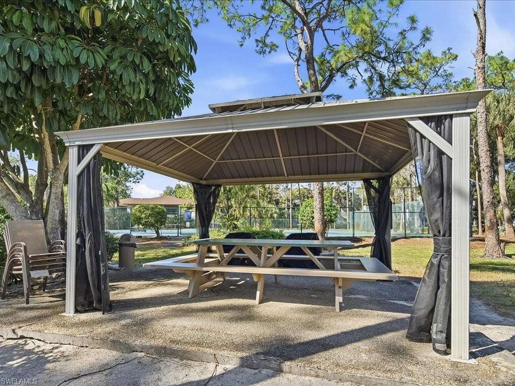 COURTYARD AT KINGS LAKE - Residential