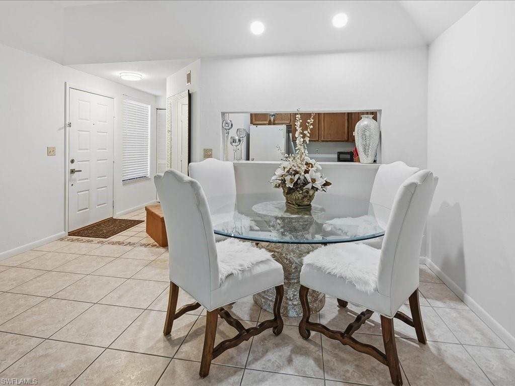 COURTYARD AT KINGS LAKE - Residential