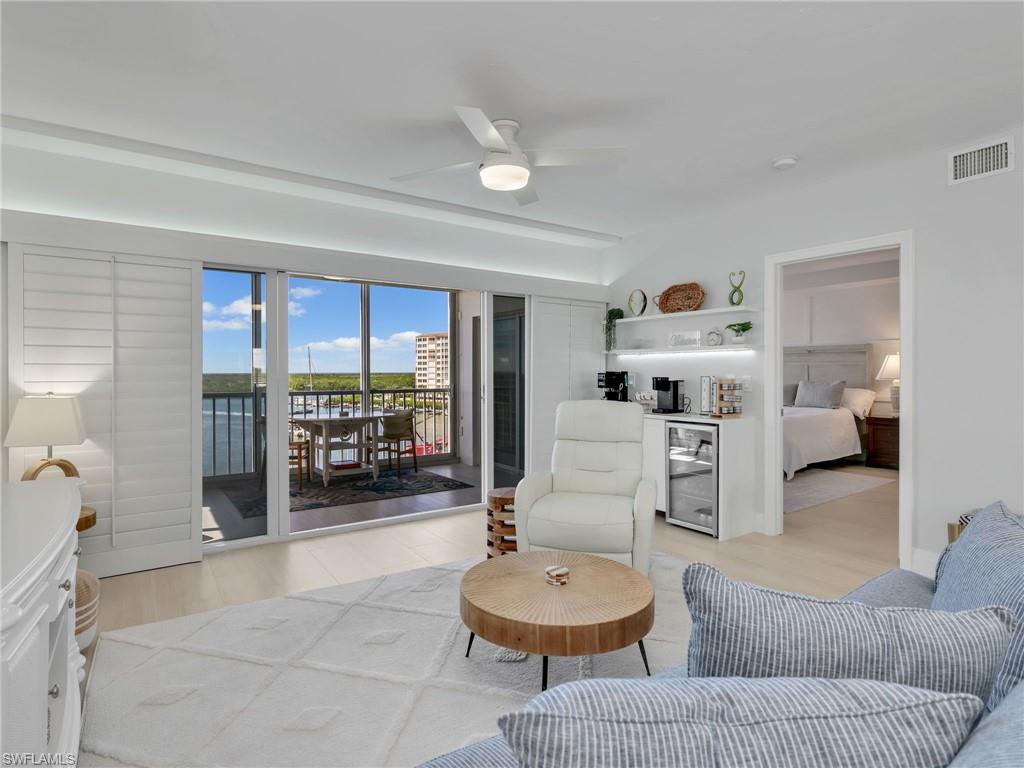 MARINA BAY CLUB OF NAPLES - Residential