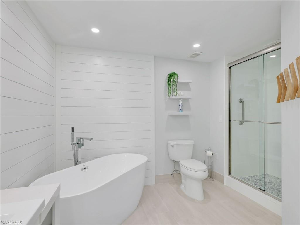 MARINA BAY CLUB OF NAPLES - Residential