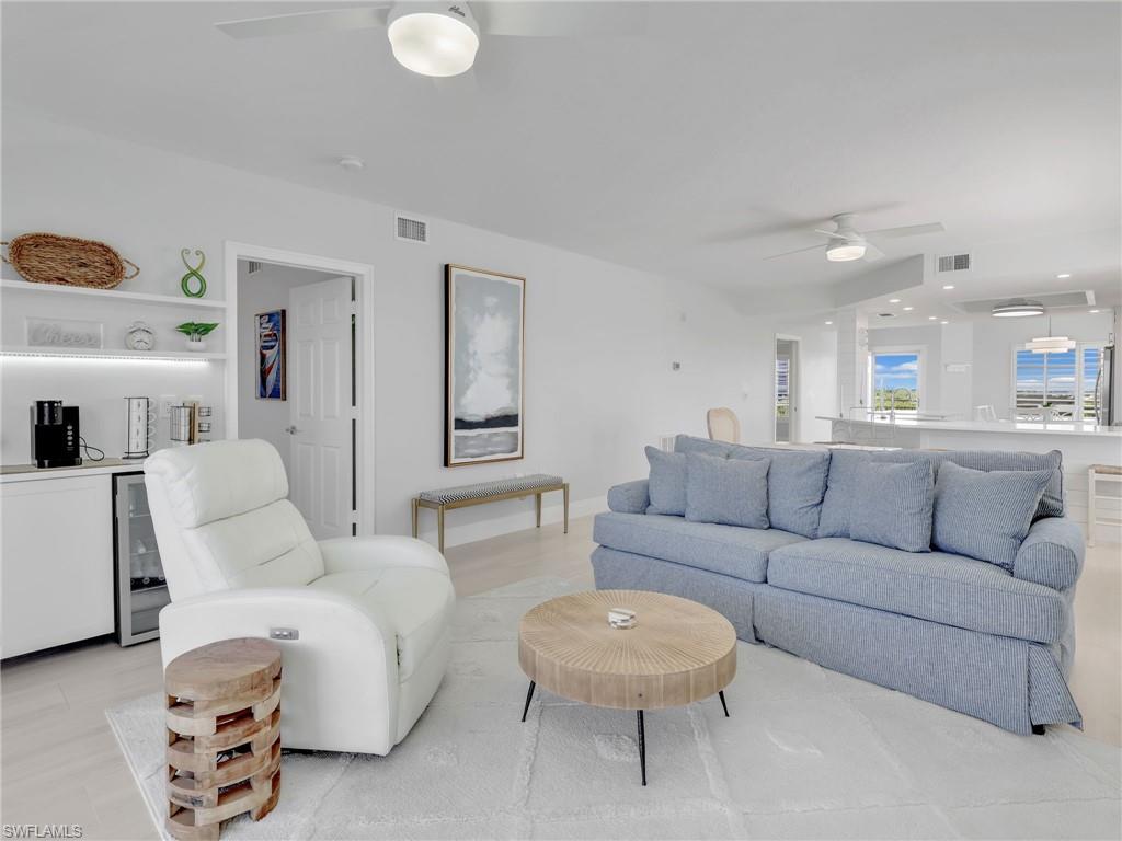 MARINA BAY CLUB OF NAPLES - Residential