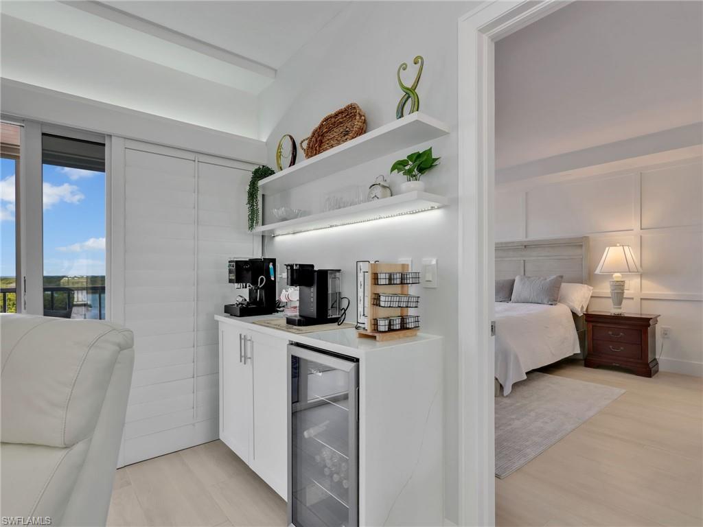 MARINA BAY CLUB OF NAPLES - Residential