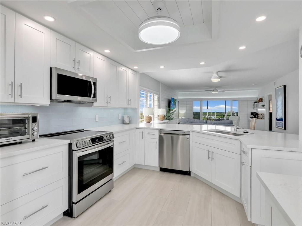 MARINA BAY CLUB OF NAPLES - Residential