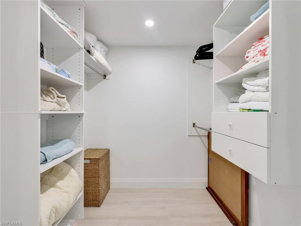 MARINA BAY CLUB OF NAPLES - Residential